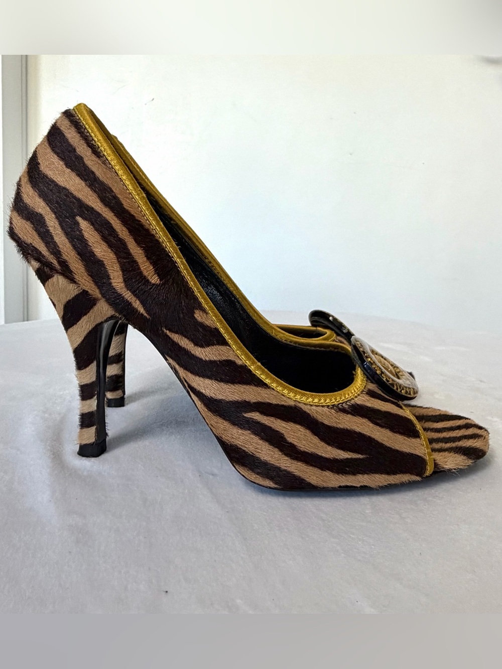 Fendi Calfhair Zebra Peep-Toe Heel, Gold Flagship Emblem, 36.5, some balding - Picture 4 of 16